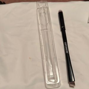 It cosmetics superhero brush . New . Purchased at macys.nonsmoking home. NWOT